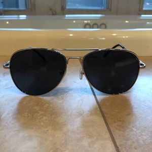Aviator shape sunglasses